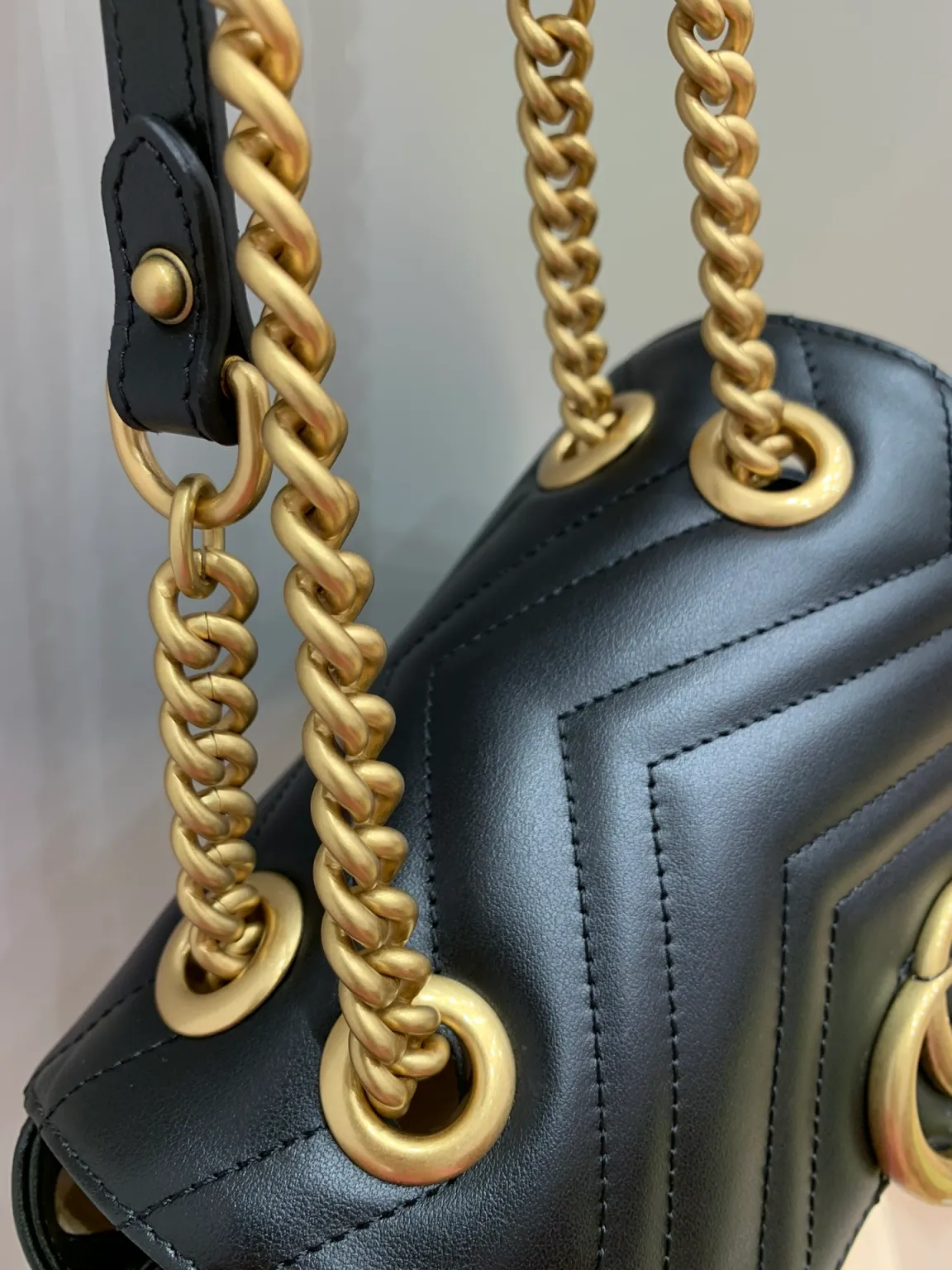 구찌 GG 마틀라세 미니 숄더백 (블랙)