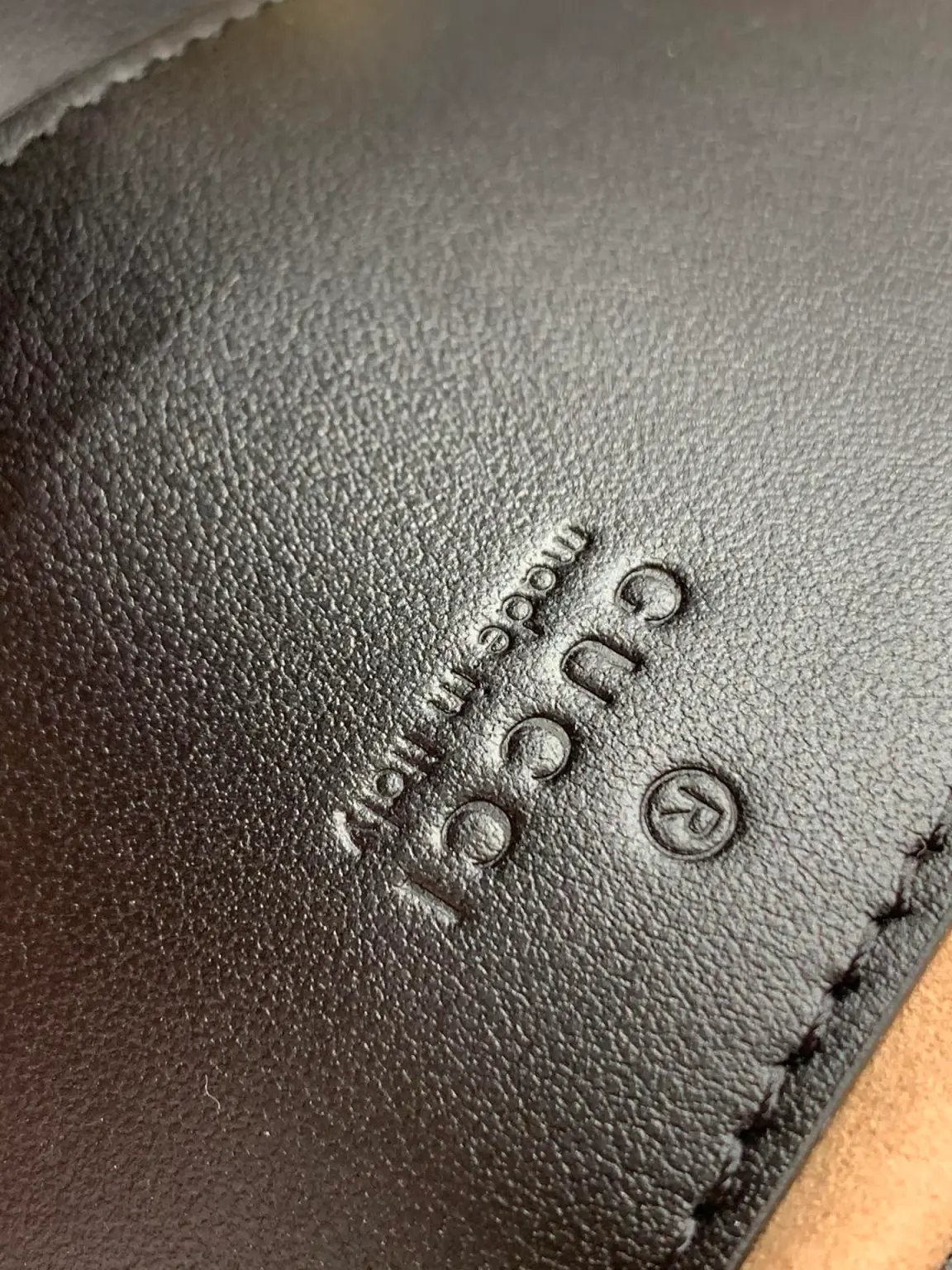 구찌 GG 마틀라세 미니 숄더백 (블랙)