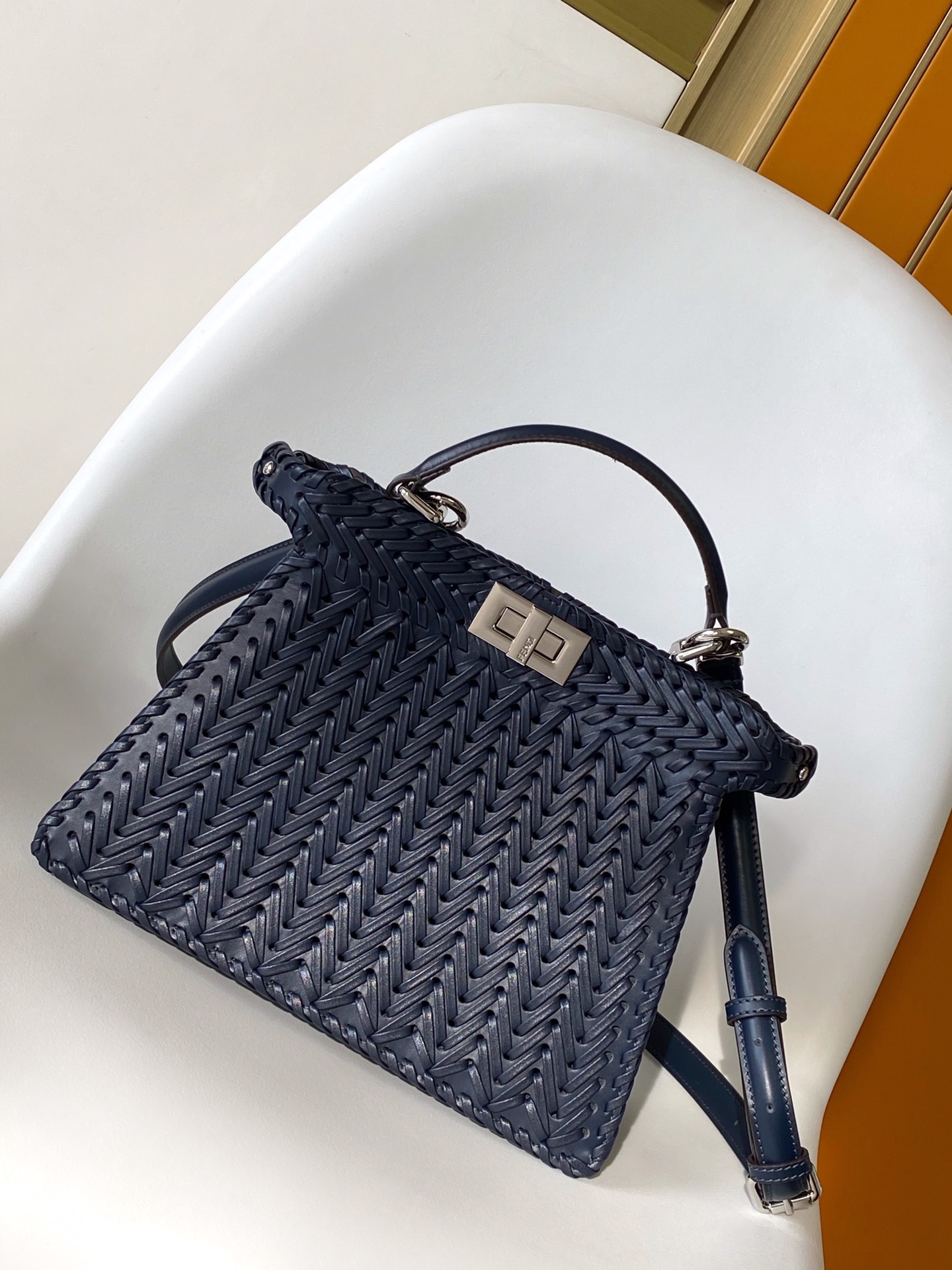 펜디 피카부 I See U 스몰 인터레이스 가죽 토트백