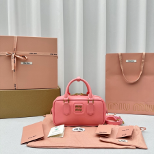 미우미우 아르카디 가죽백 레귤러 5BB142