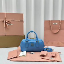 미우미우 아르카디 가죽백 레귤러 5BB142