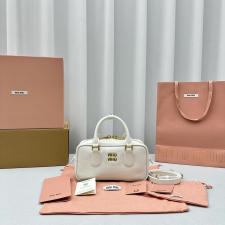 미우미우 아르카디 가죽백 레귤러 5BB142