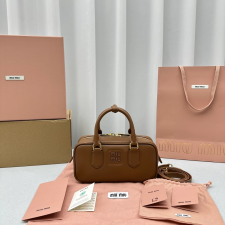 미우미우 아르카디 가죽백 레귤러 5BB142