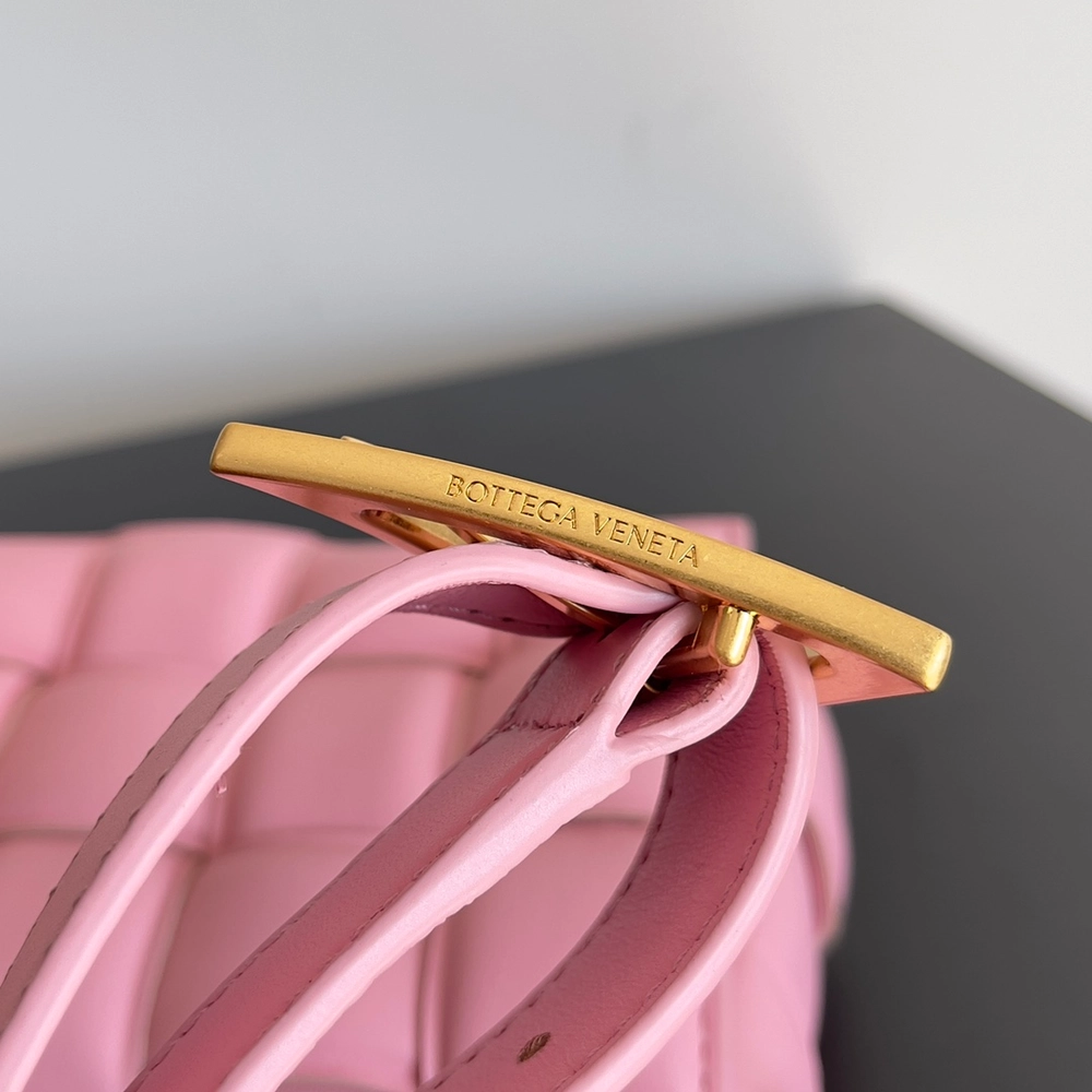 보테가베네타 패딩 스몰 카세트백