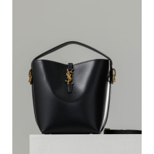 (국내배송) 생로랑 유광 가죽 소재의 LE 37 라지