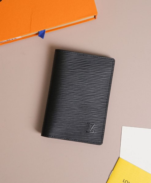 (국내배송) 루이비통 에삐 레더 여권 케이스