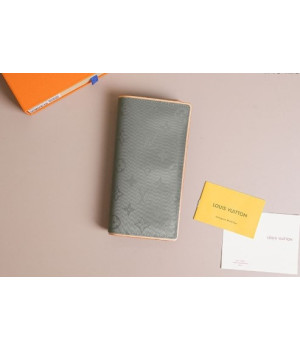 (국내배송) 루이비통 킴존스 모노그램 코스모스 티타늄 장지갑