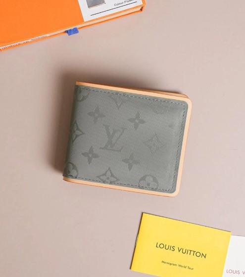 (국내배송) 루이비통 킴존스 모노그램 코스모스 티타늄 반지갑