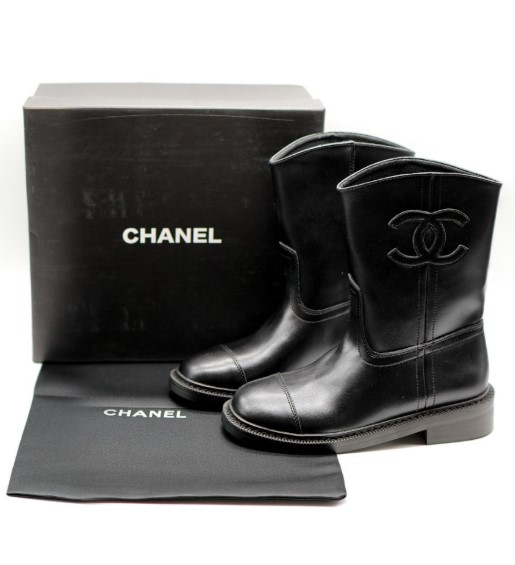 (국내배송) 샤넬 25FW 레더 앵클 미들 숏 부츠 CC로고 블랙
