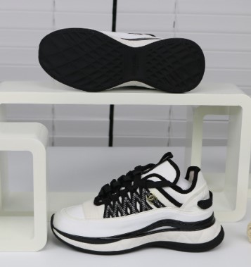 (국내배송) 샤넬 믹스드파이버 한정판 스니커즈 화이트 금장CC