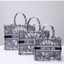 (국내배송) 디올 레브 드 인피니 북 토트백