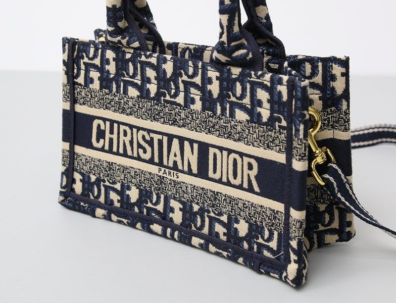 b19f8b2e0efee4c5421883c45a79766d_1763536637_4406.jpg b19f8b2e0efee4c5421883c45a79766d_1763536637_4406.jpg