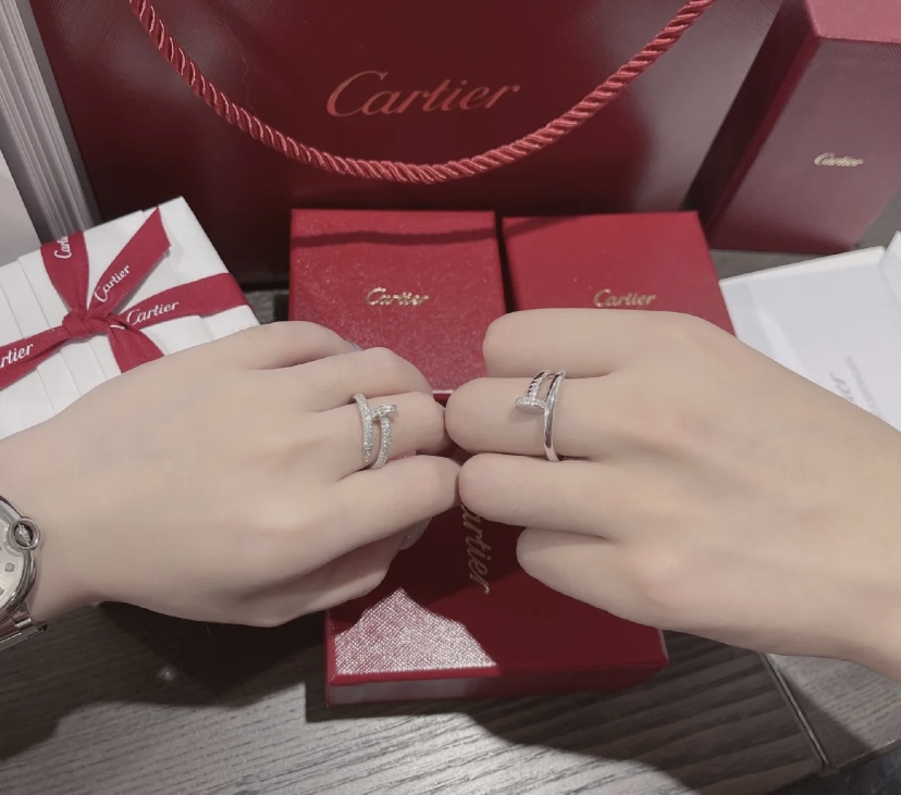 18K 하이엔드 미러급 까르띠에 스몰 저스트 앵끌루 풀파베 반지 (구성품 풀박스)