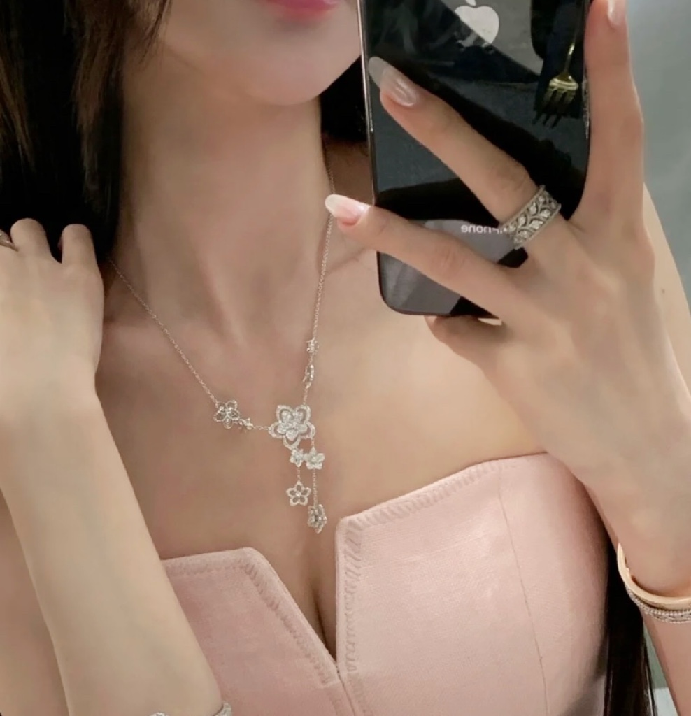 18K 하이엔드 미러급 그라프 와일드플라워 목걸이 (구성품 풀박스)