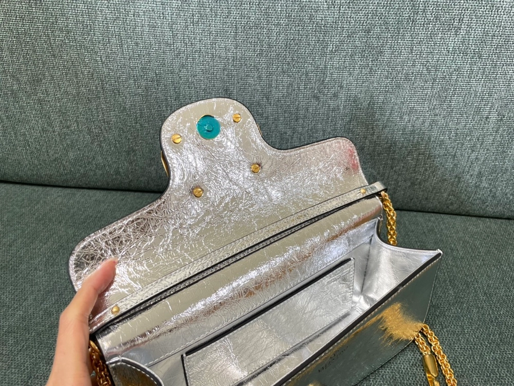 발렌티노 V로고 로코 숄더백