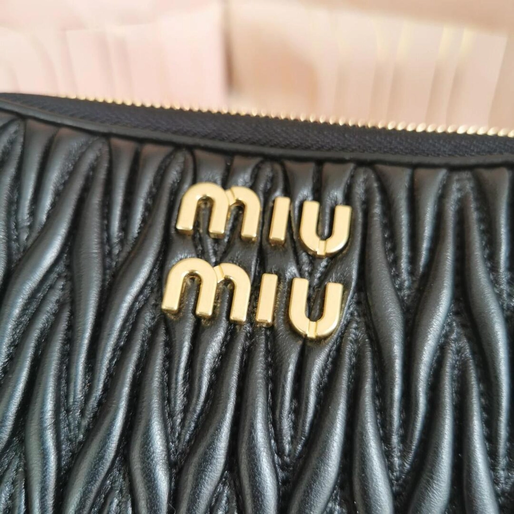 미우미우 마테라쎄 나파가죽 미니백 블랙