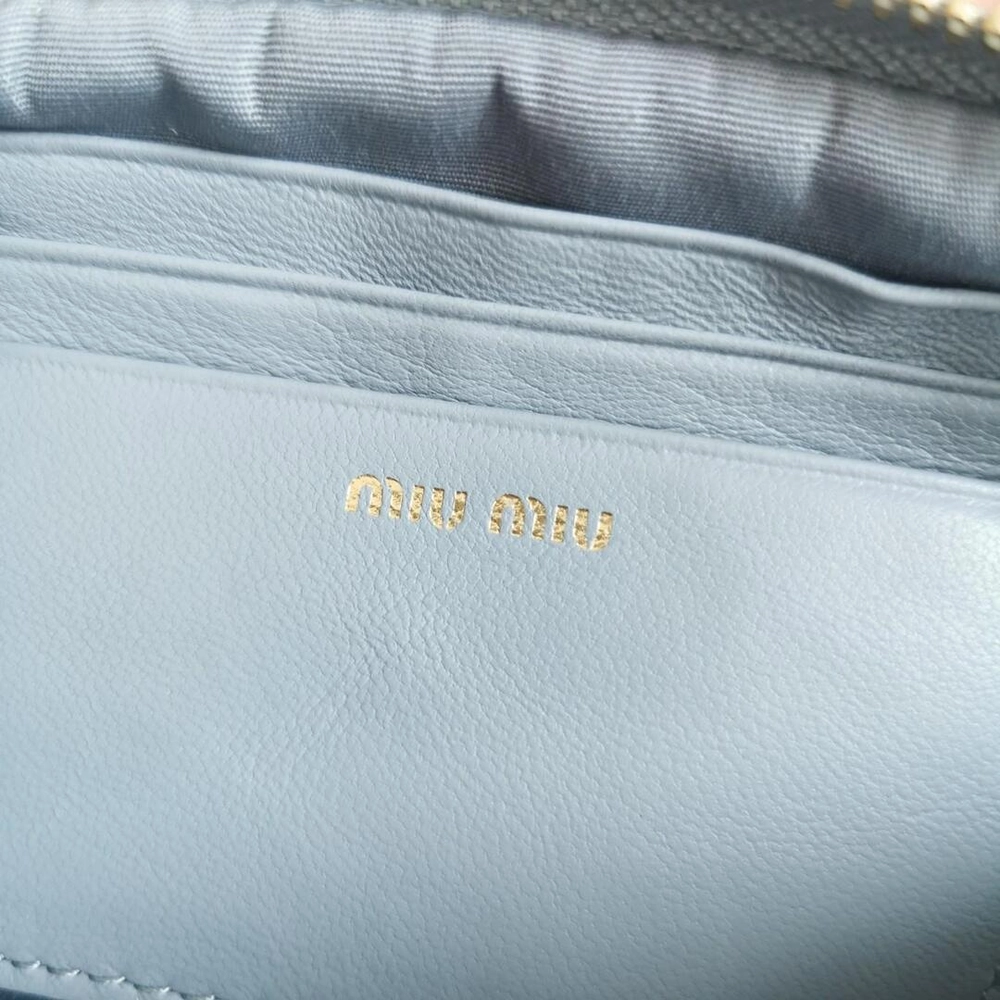 미우미우 마테라쎄 나파가죽 미니백 블루