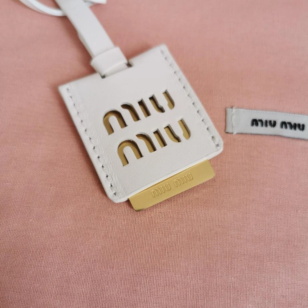 미우미우 마테라쎄 나파가죽 미니백 화이트