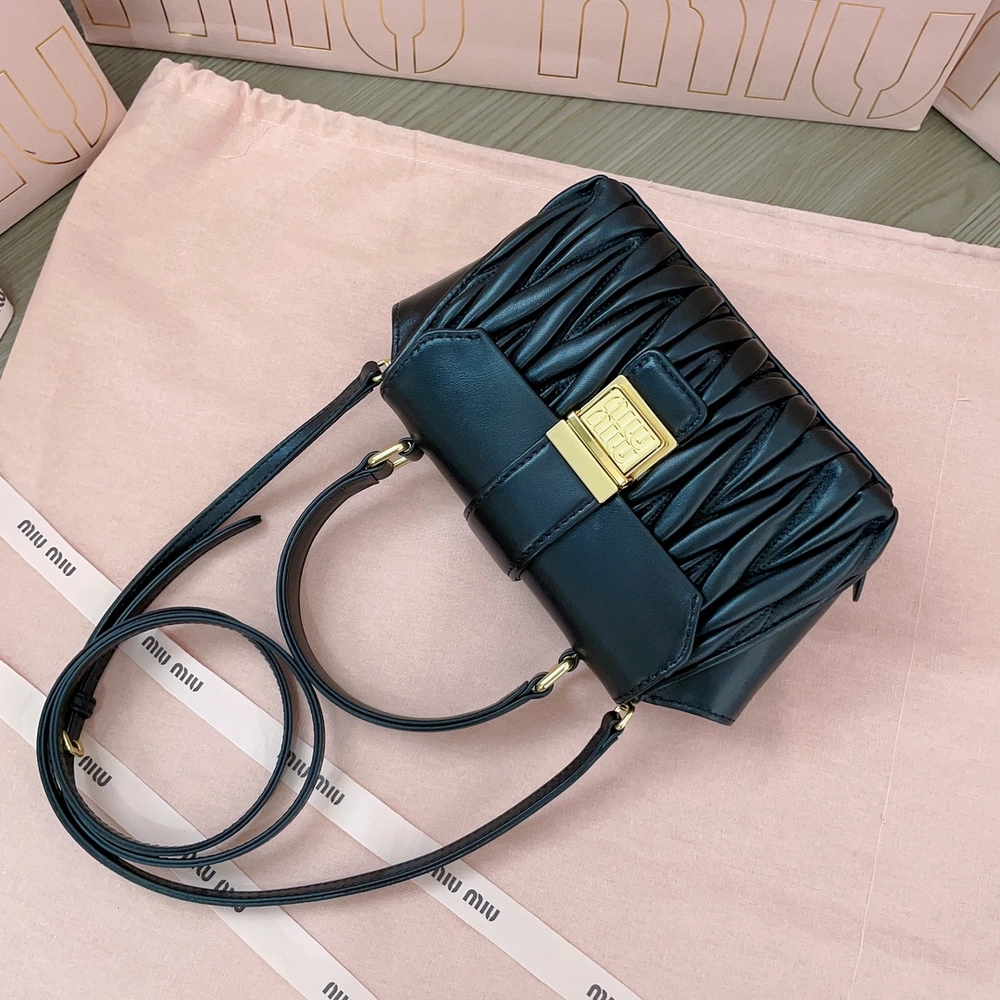 미우미우 마테라쎄 미니백 5BP083