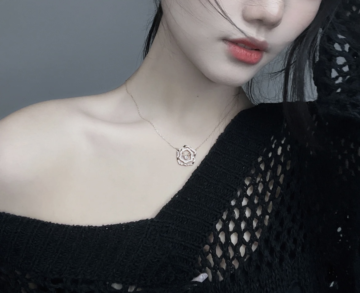18K 하이엔드 미러급 피아제 로즈 펜던트 목걸이 (구성품 풀박스)