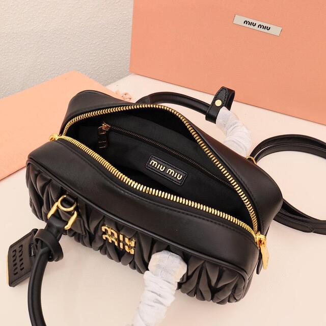 미우미우 아르카디 마테라쎄 나파 레더백 레귤러 블랙