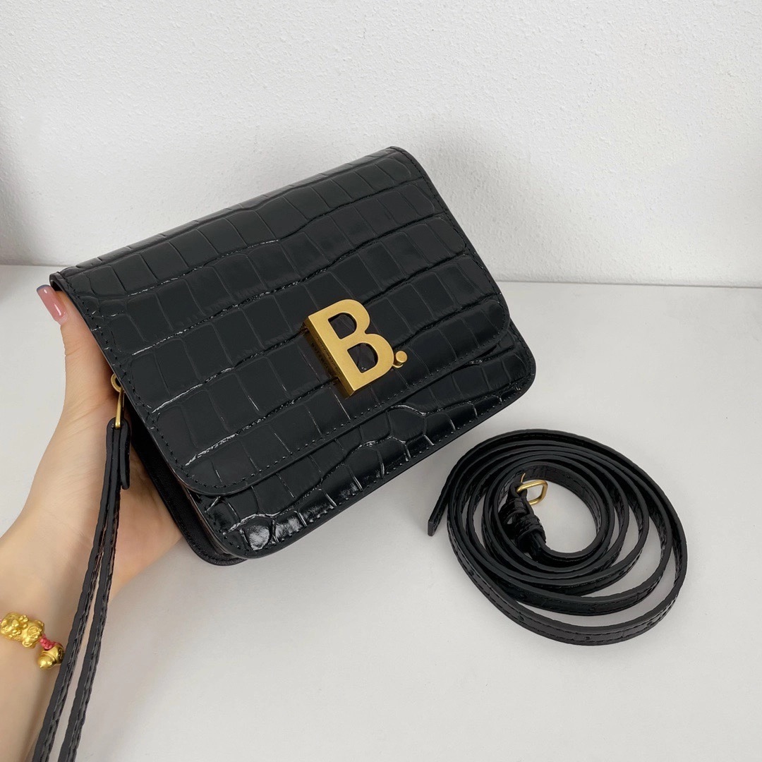 발렌시아가 B. 토트 플랩백 크로커다일 엠보싱