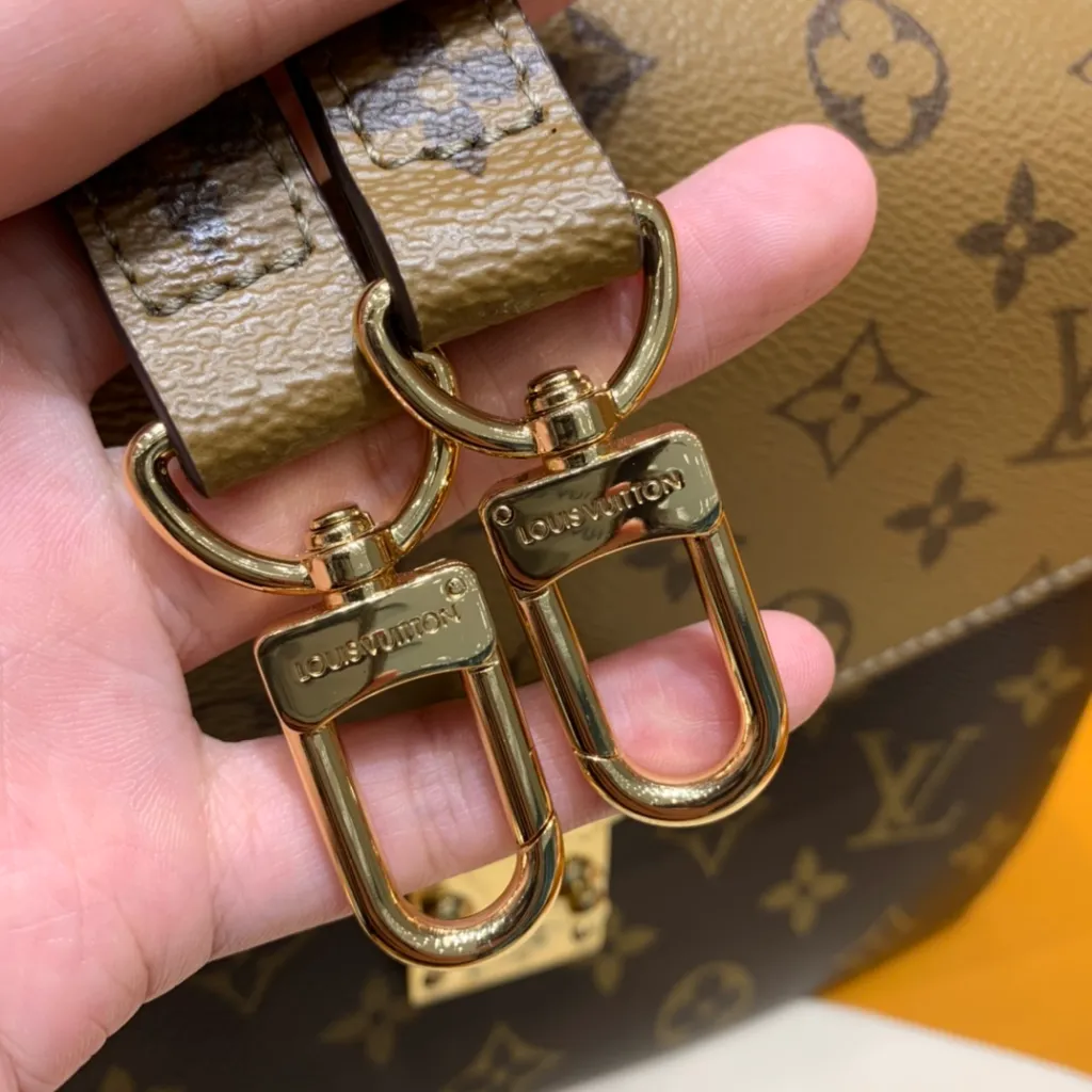 루이비통 포쉐트 메티스 모노그램 리버스