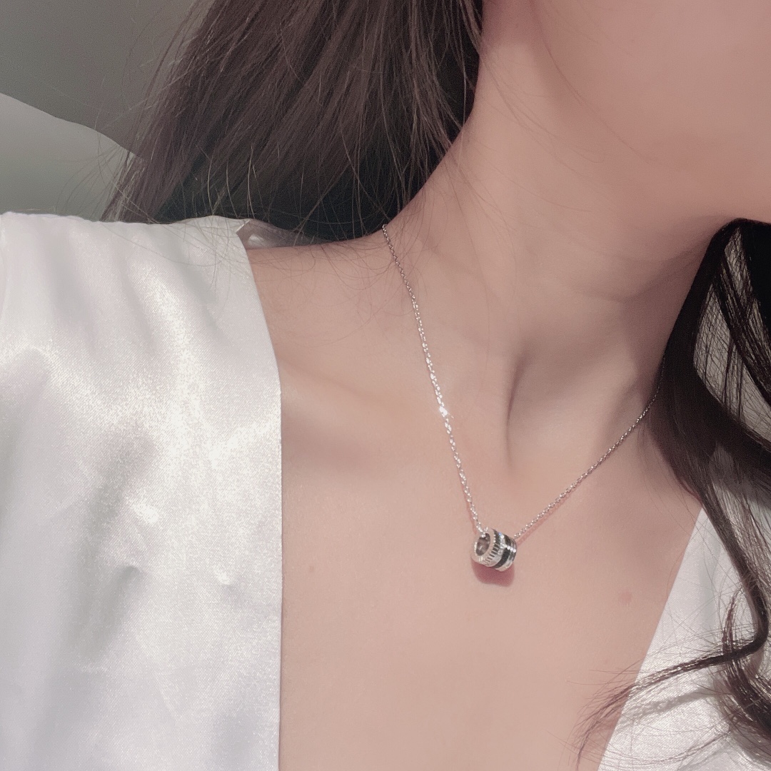 18K 하이엔드 미러급 부쉐론 콰트로 클래식 라지 목걸이 (구성품 풀박스)