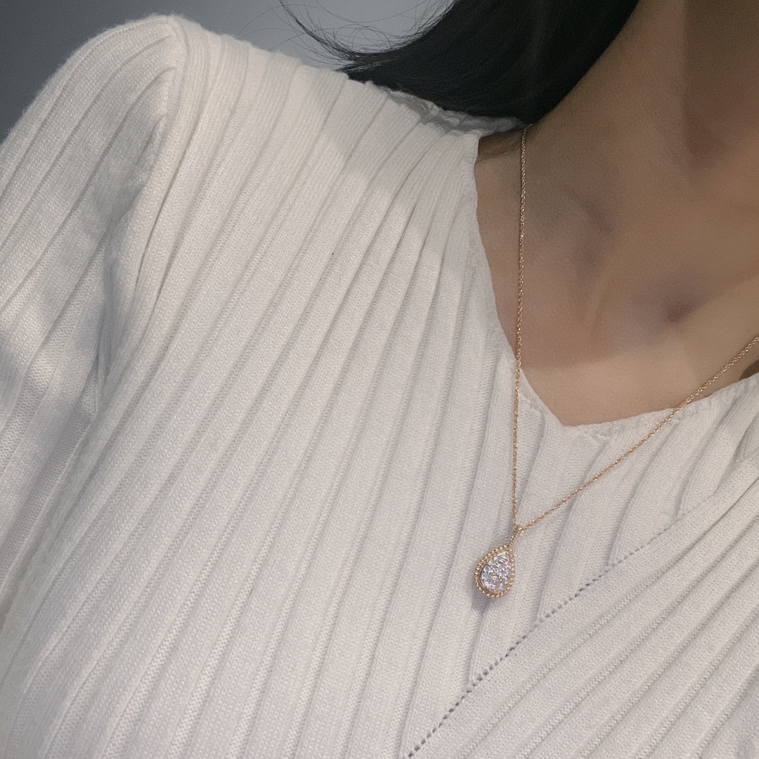 18K 하이엔드 미러급 부쉐론 쎄뻥보햄 M모티브 목걸이 (구성품 풀박스)