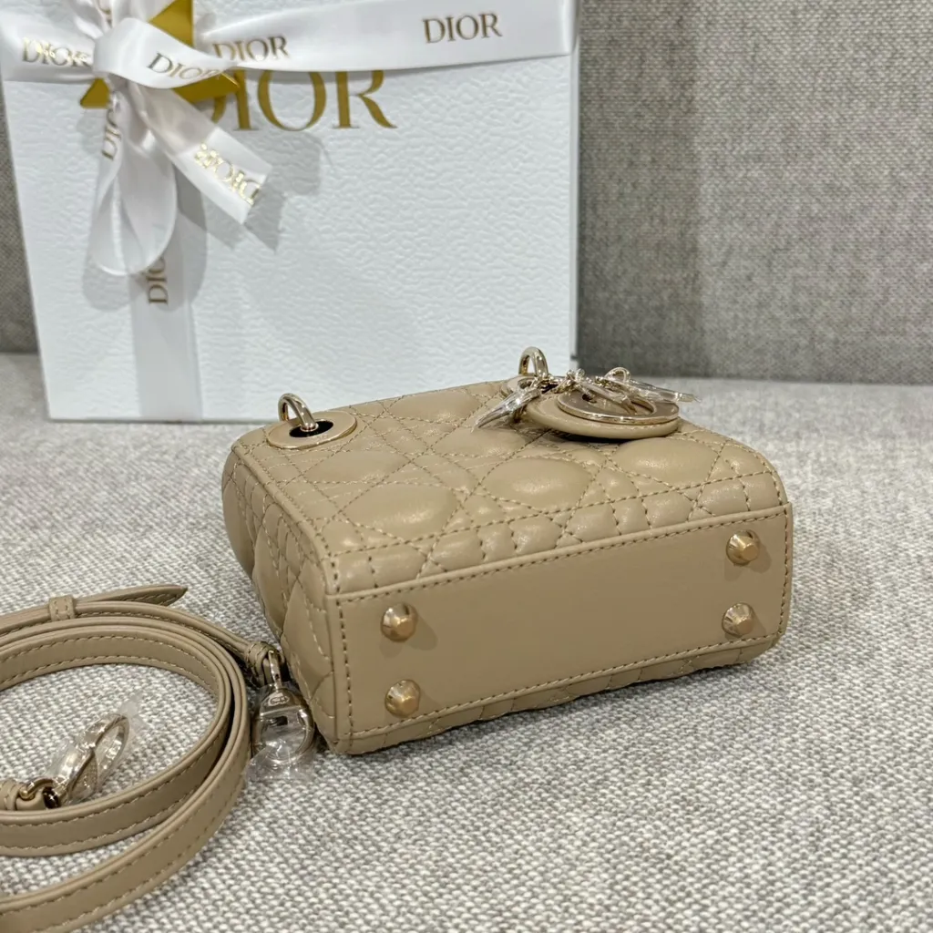 디올 레이디 디올 마이크로 백 샌드