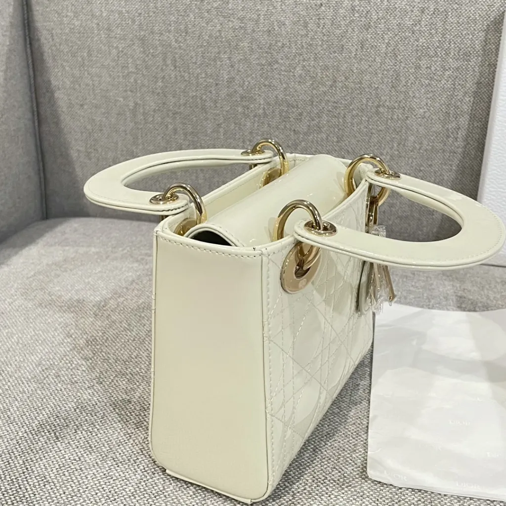 디올 레이디 디올 미니 백 라떼 페이던트