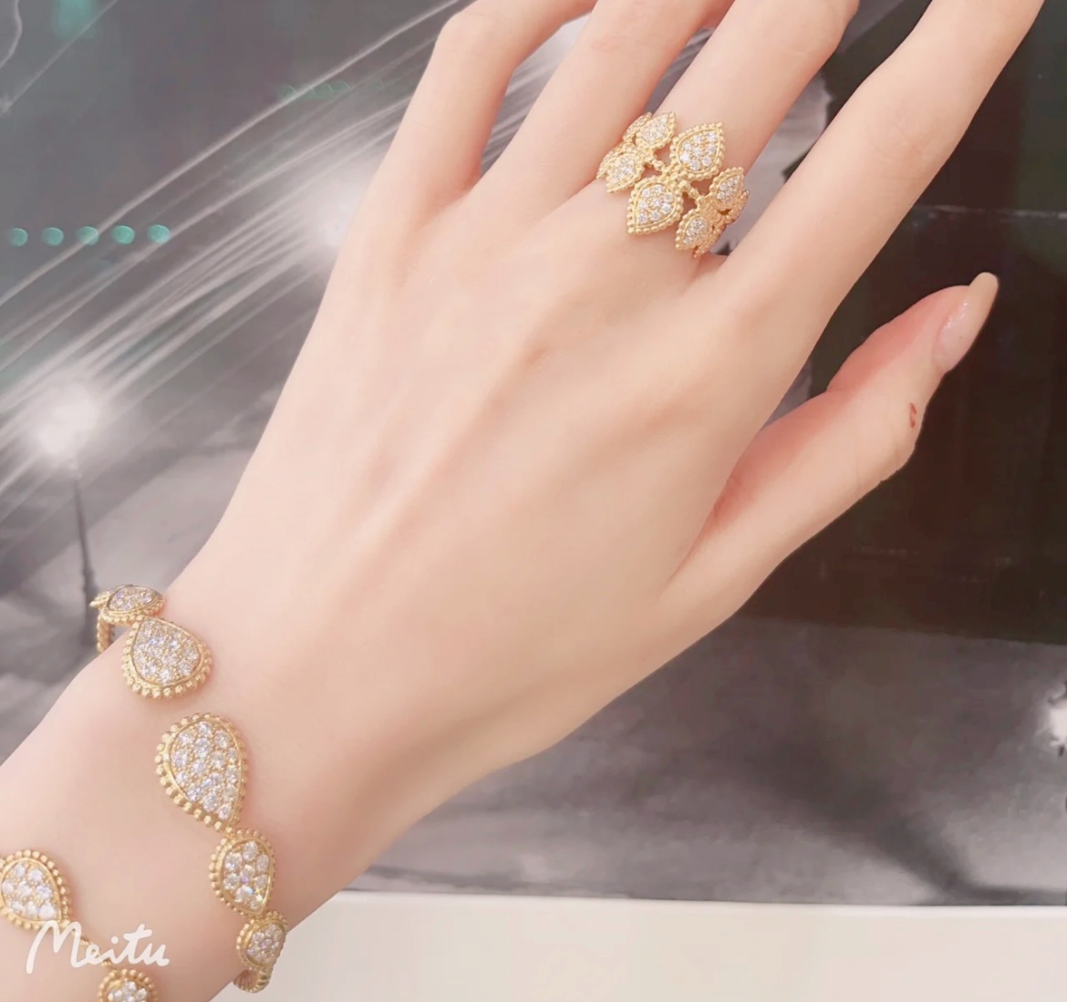 18K 하이엔드 미러급 부쉐론 쎄뻥보햄 멀티 모티브 팔찌 (구성품 풀박스)