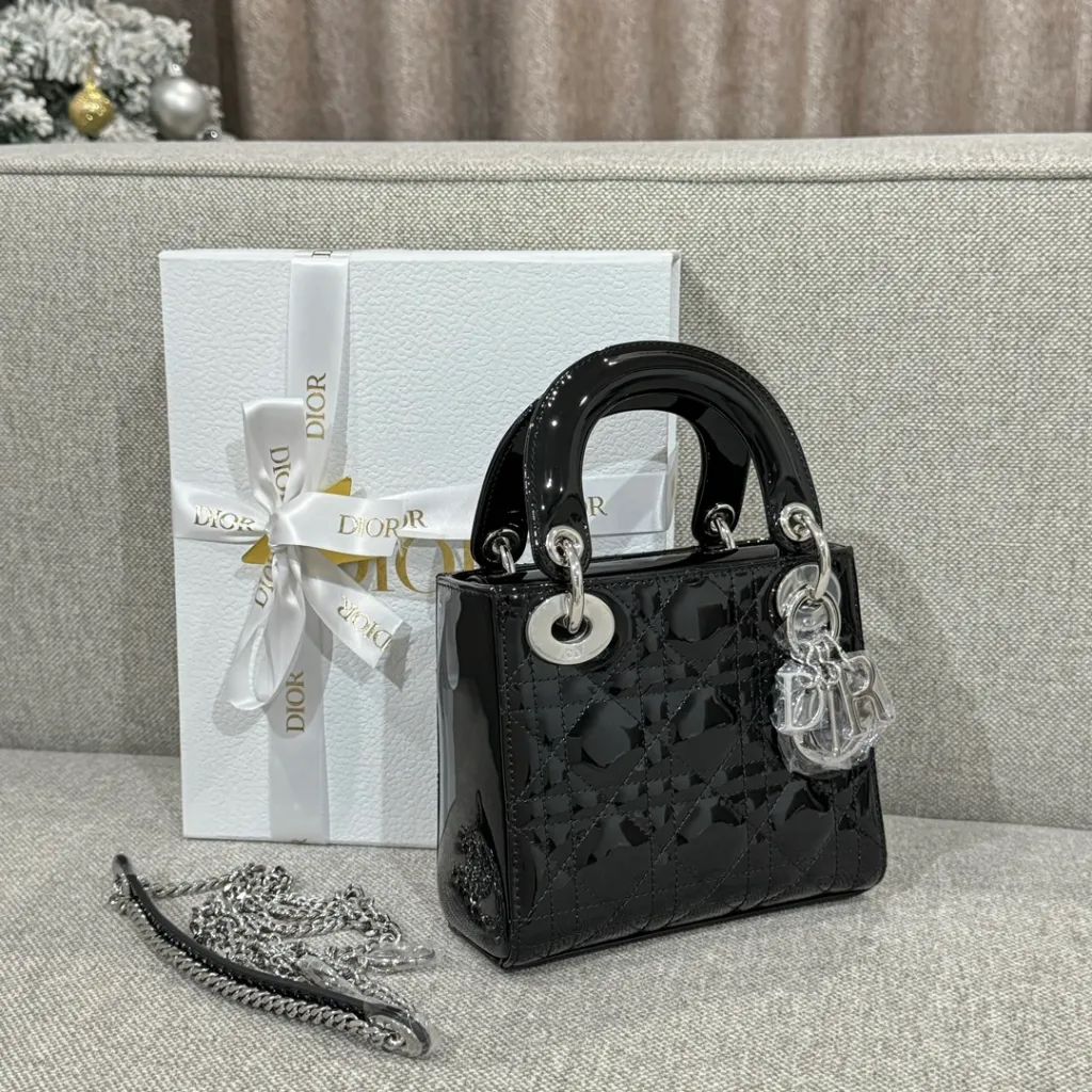 디올 레이디 디올 미니 백 블랙 은장 페이던트