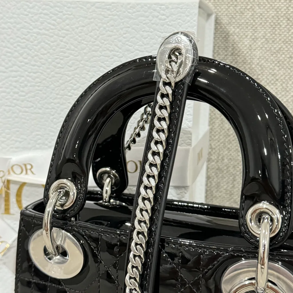 디올 레이디 디올 미니 백 블랙 은장 페이던트