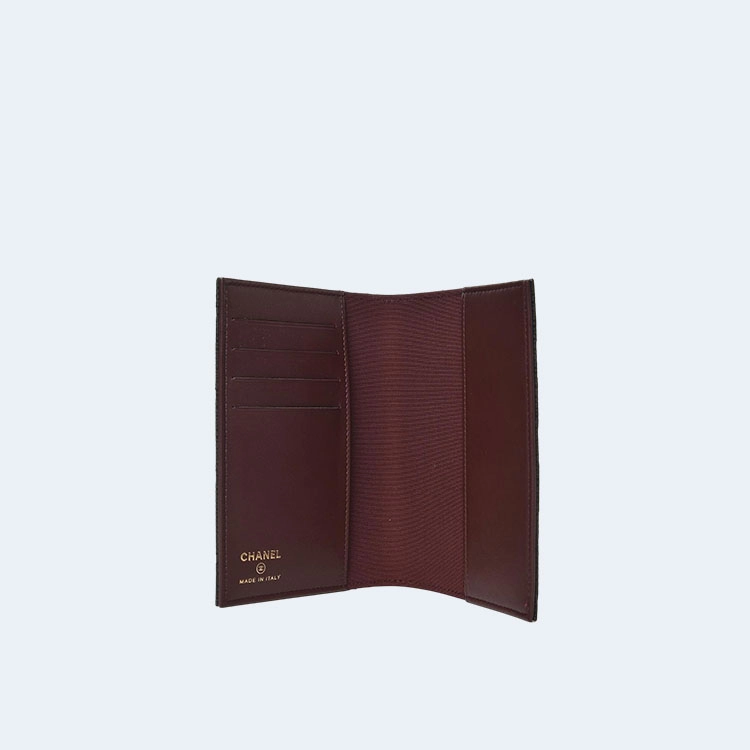 샤넬 클래식 캐비어 여권 지갑