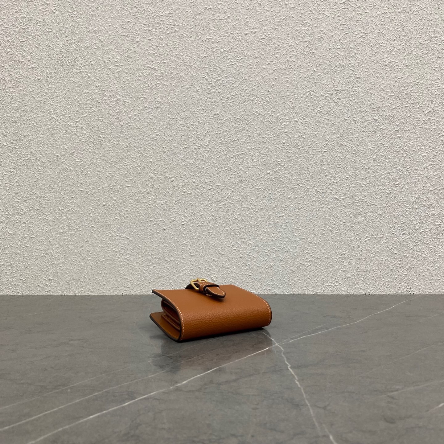 셀린느 스몰 콘티 레더 반지갑 탠