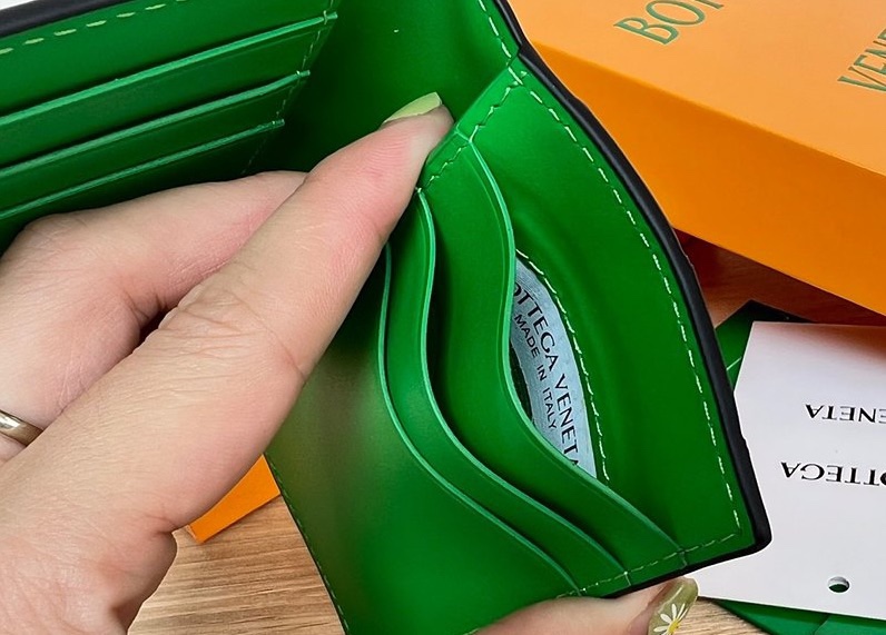 보테가 베네타 인트레치아토 플랩 카드 케이스 블랙/그린