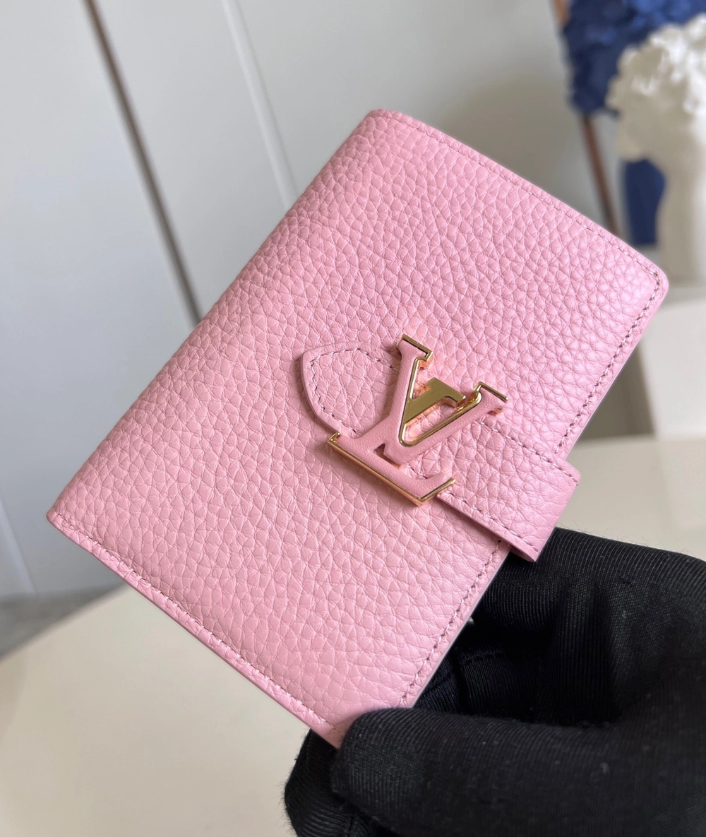 루이비통 LV 버티컬 컴팩트 월릿 M82144