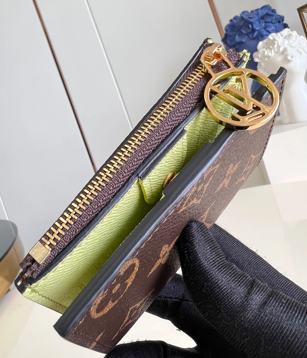 루이비통 리사 월릿 M82382