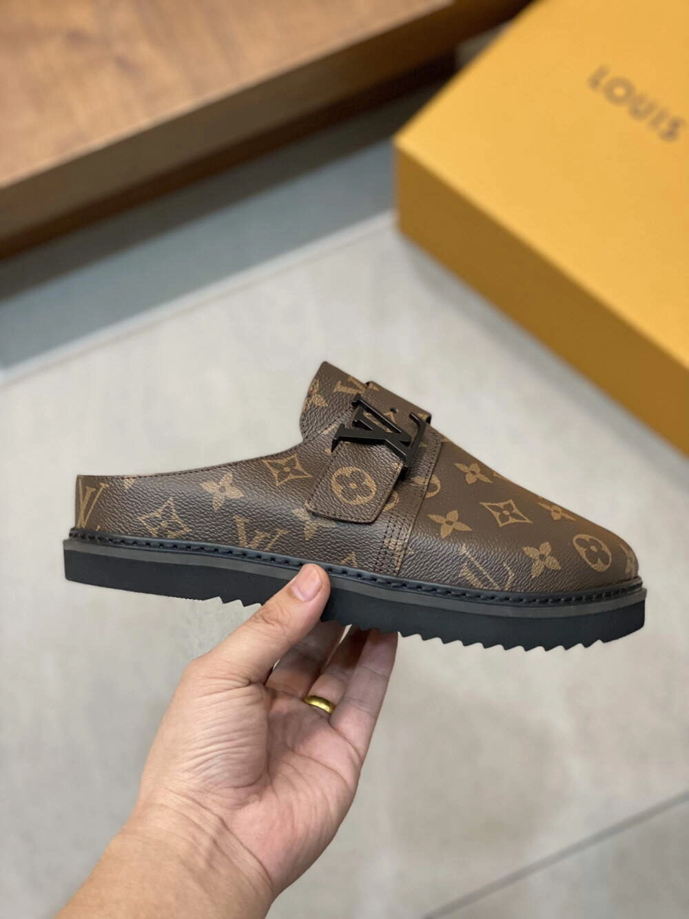 루이비통 LV 이지 뮬 모노그램