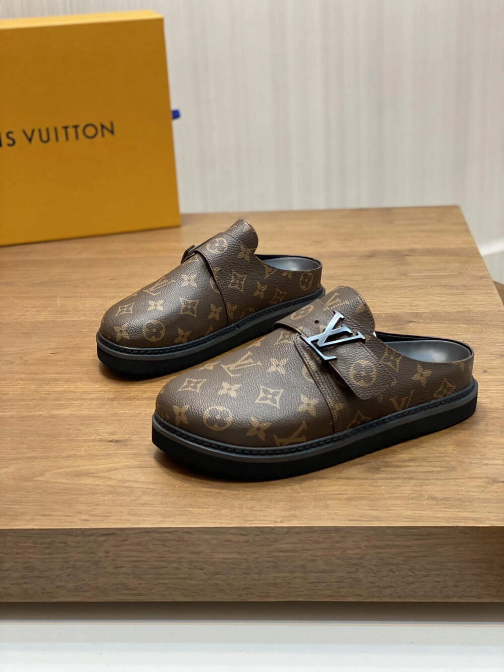 루이비통 LV 이지 뮬 모노그램