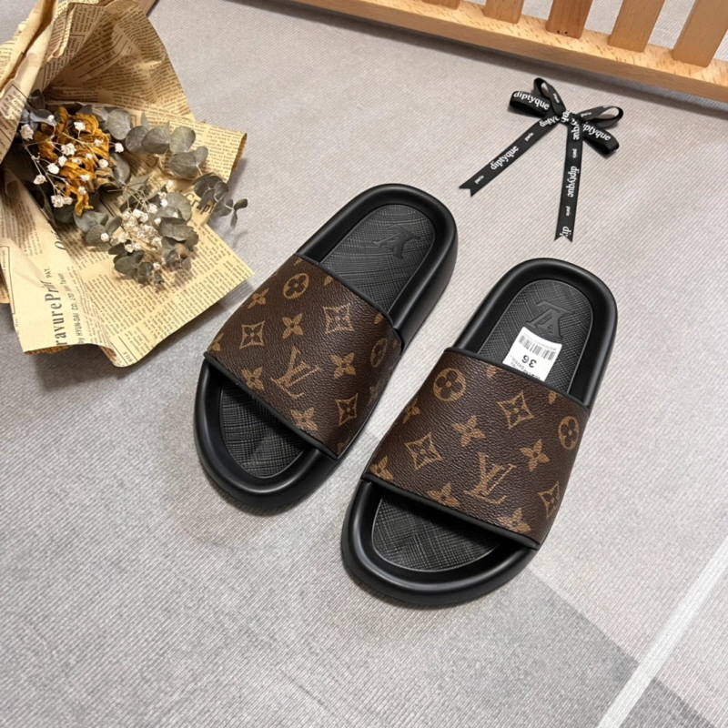 루이비통 워터프론트 뮬 슬리퍼 모노그램