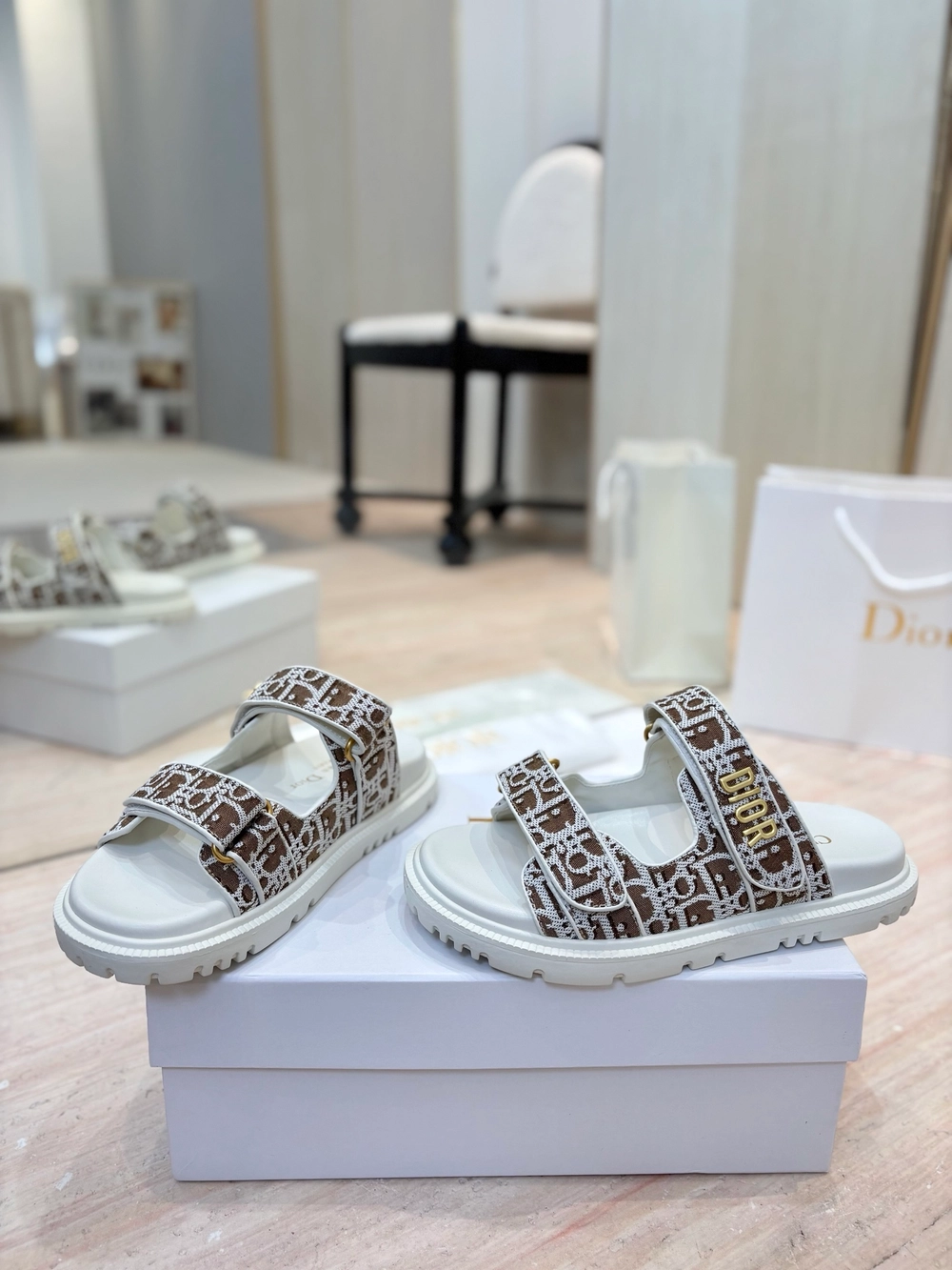 디올 DIORACT 뮬