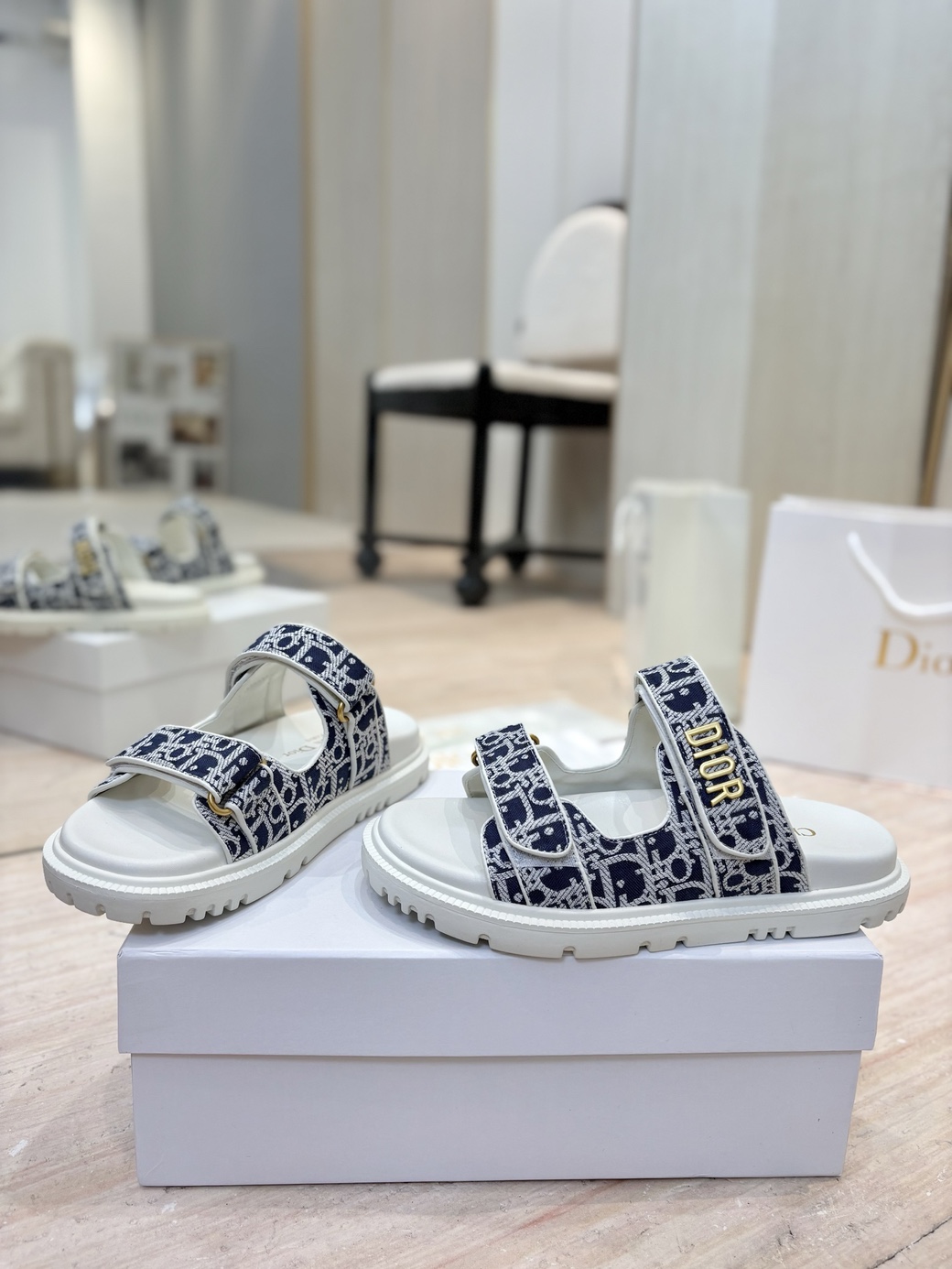 디올 DIORACT 뮬