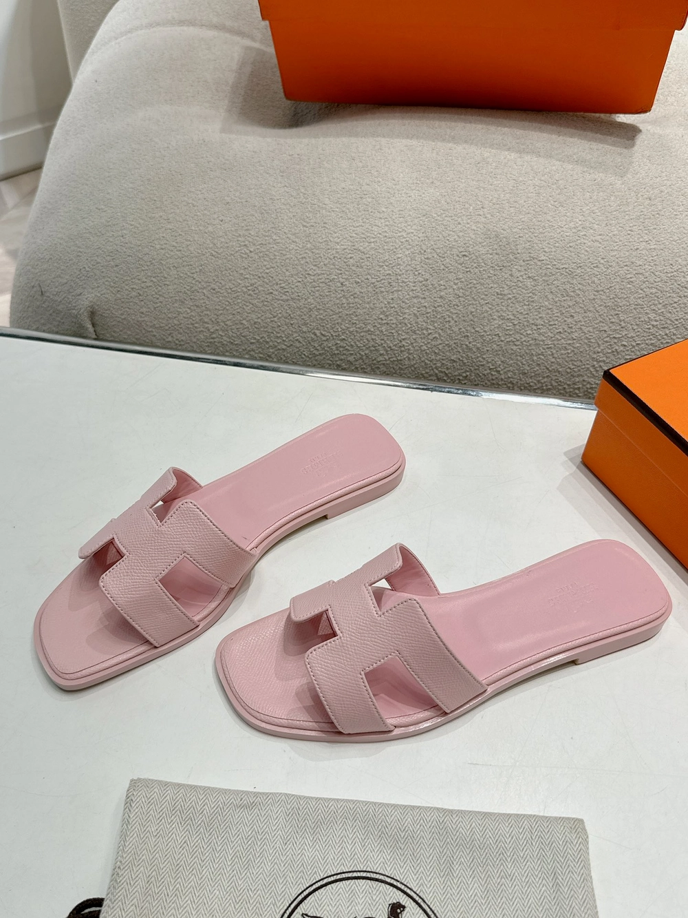 에르메스 오란 샌들 앱송