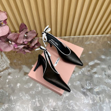 미우미우 나파 가죽 슬링백 펌프스 8cm