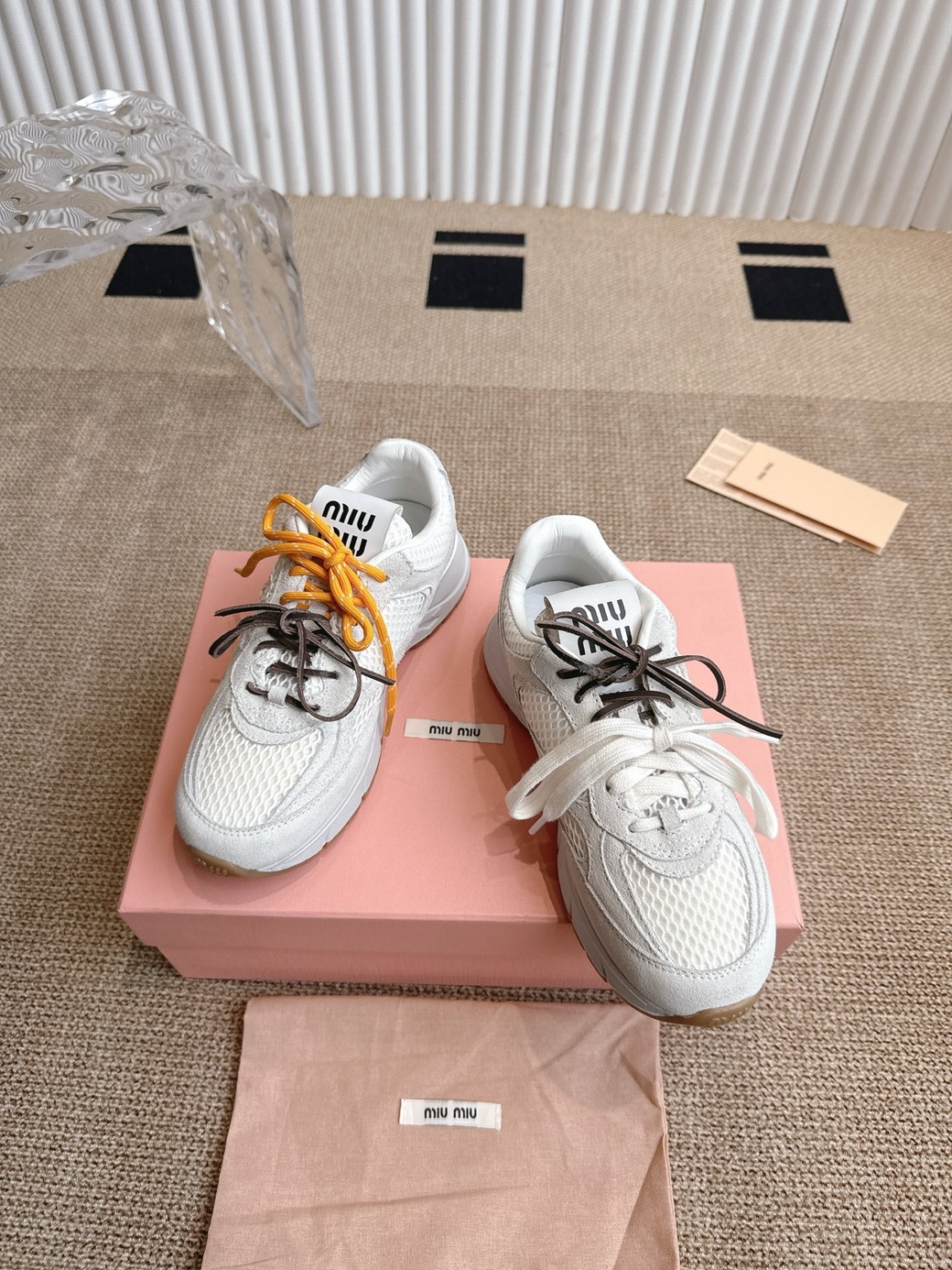 미우미우 x 뉴발란스 530 스니커즈