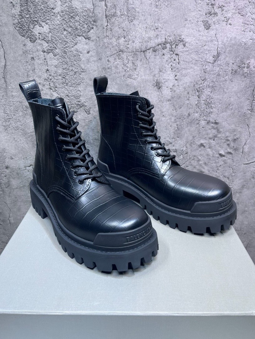 발렌시아가 스네이크 텍스처 바이커 부츠
