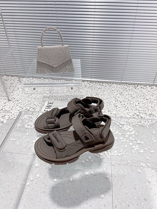 발렌시아가 샌들