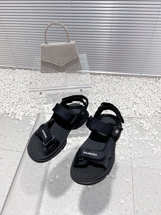 발렌시아가 샌들